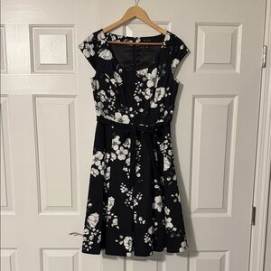 White Black Store Vintage size 6 White Floral Midi Dress
